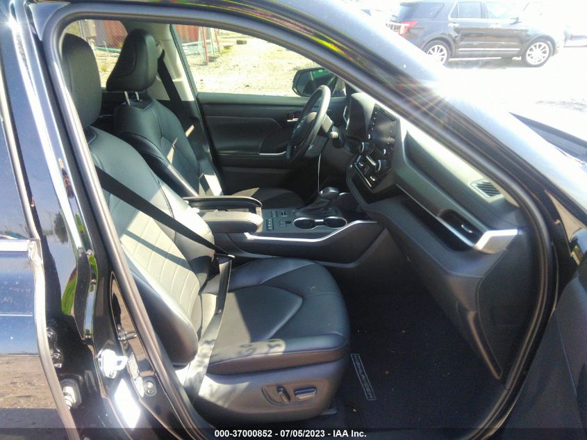 2021 TOYOTA HIGHLANDER XLE - 5TDGZRBHXMS086951