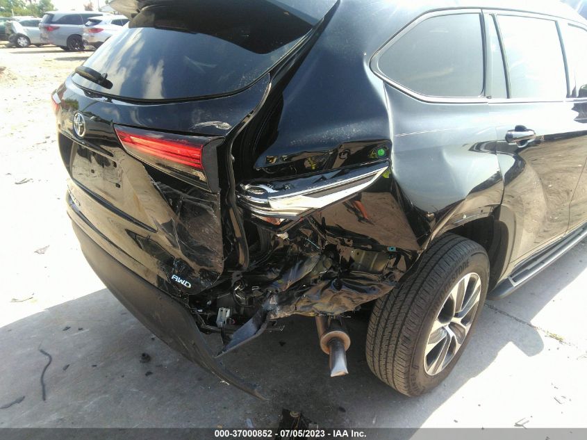2021 TOYOTA HIGHLANDER XLE - 5TDGZRBHXMS086951