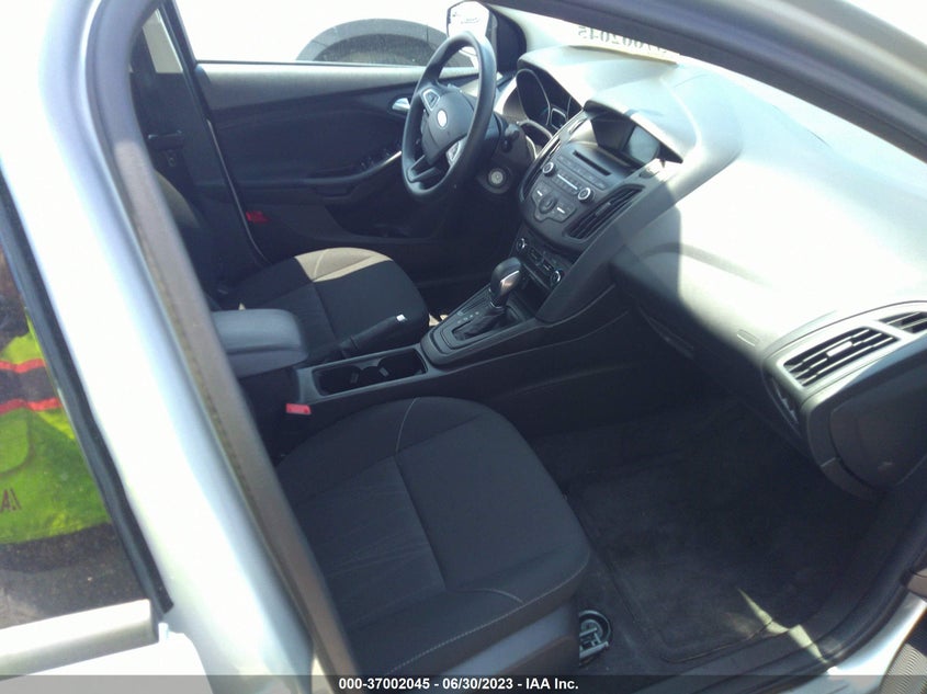 VIN 1FADP3F21HL319947 2017 FORD FOCUS SE