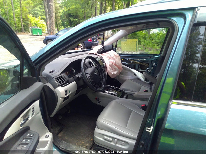 VIN 5FNYF5H95HB003202 2017 HONDA PILOT TOURING