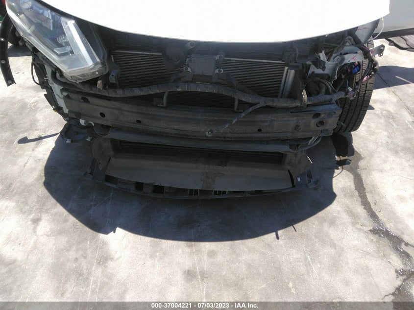 VIN KNMAT2MT7JP594221 2018 NISSAN ROGUE SV