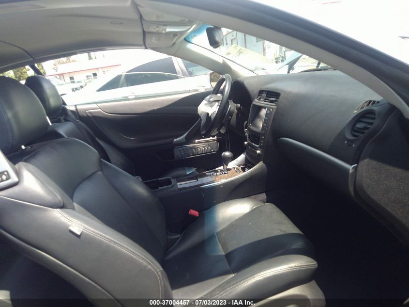 2015 LEXUS IS 250C JTHFF2C28F2532335