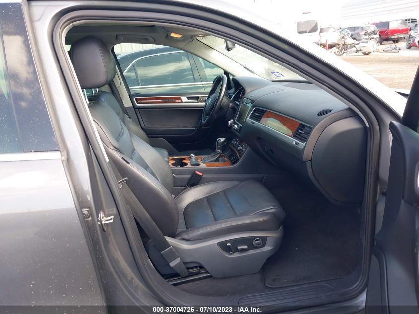 2013 VOLKSWAGEN TOUAREG LUX - WVGEF9BP0DD001260