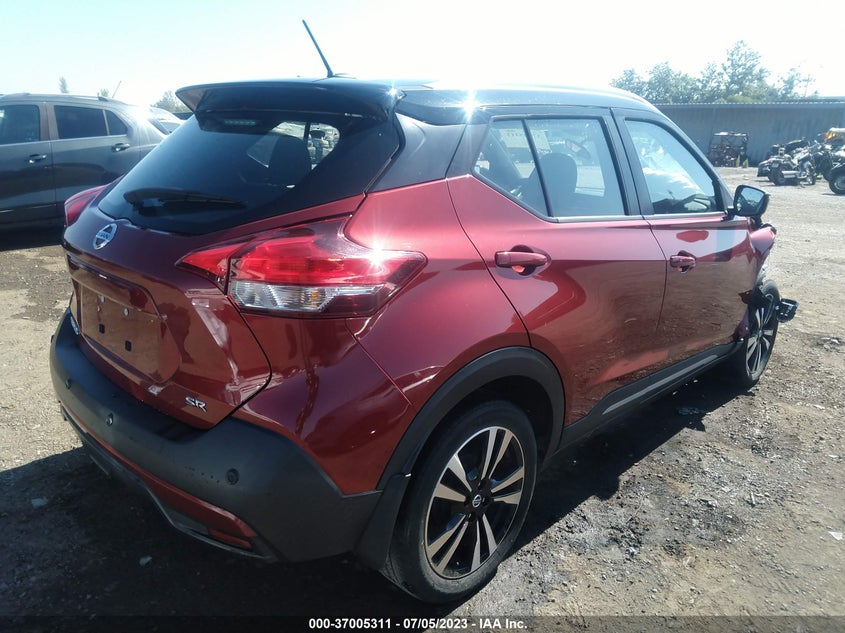 VIN 3N1CP5DV4LL556480 2020 NISSAN KICKS SR