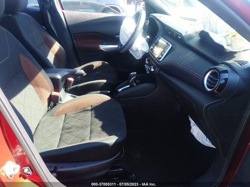 VIN 3N1CP5DV4LL556480 2020 NISSAN KICKS SR