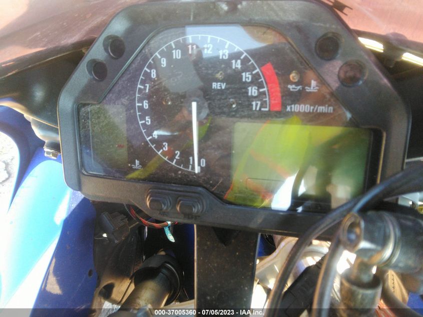 2004 HONDA CBR600 RR - JH2PC370X4M104272