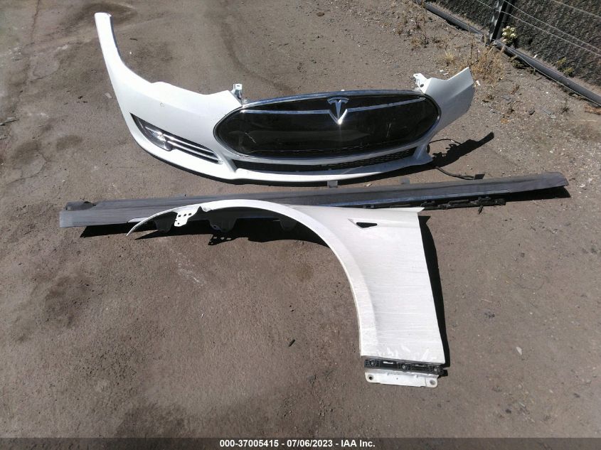 2015 TESLA MODEL S 85 - 5YJSA1H1XFFP75781