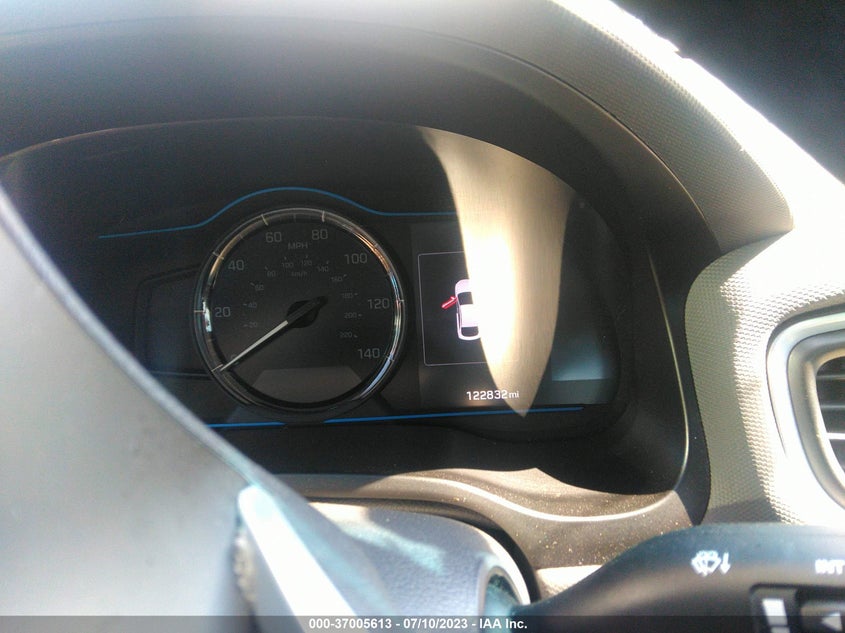 VIN KMHC65LC2KU179633 2019 HYUNDAI IONIQ HYBRID BLUE