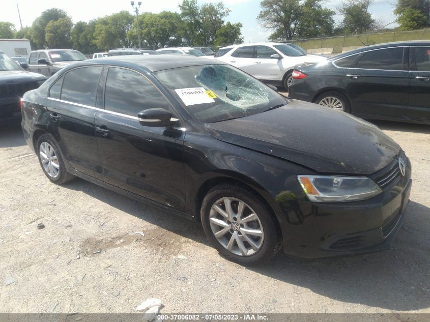 2014 VOLKSWAGEN JETTA SEDAN SE - 3VWD17AJ7EM426008