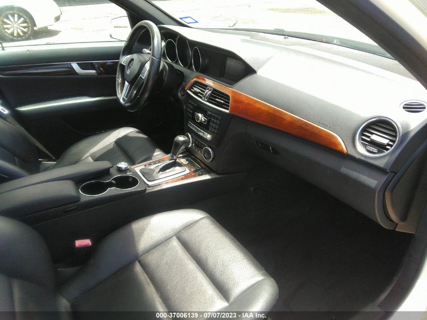 2014 MERCEDES-BENZ C 250 SPORT/LUXURY - WDDGF4HB4EA932526
