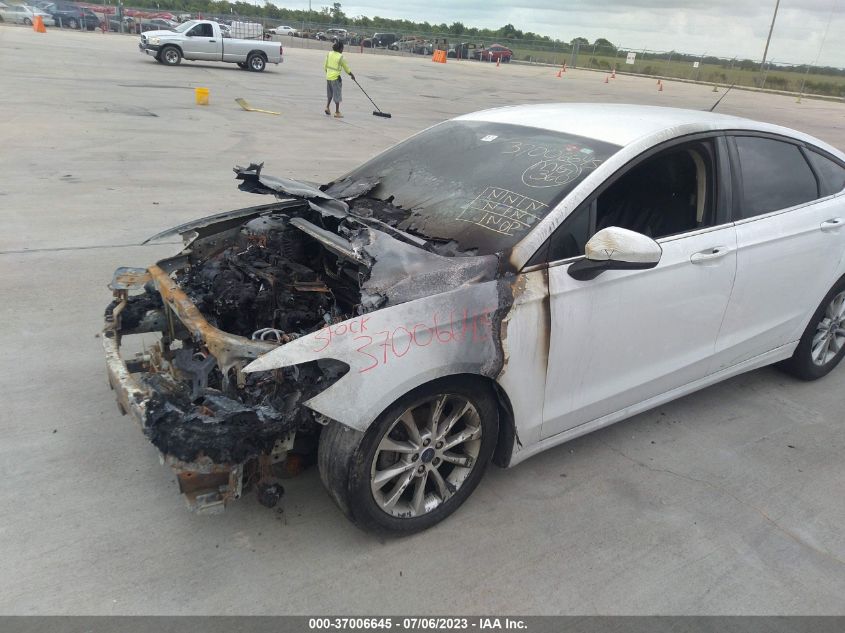 2017 FORD FUSION SE - 3FA6P0H73HR171477