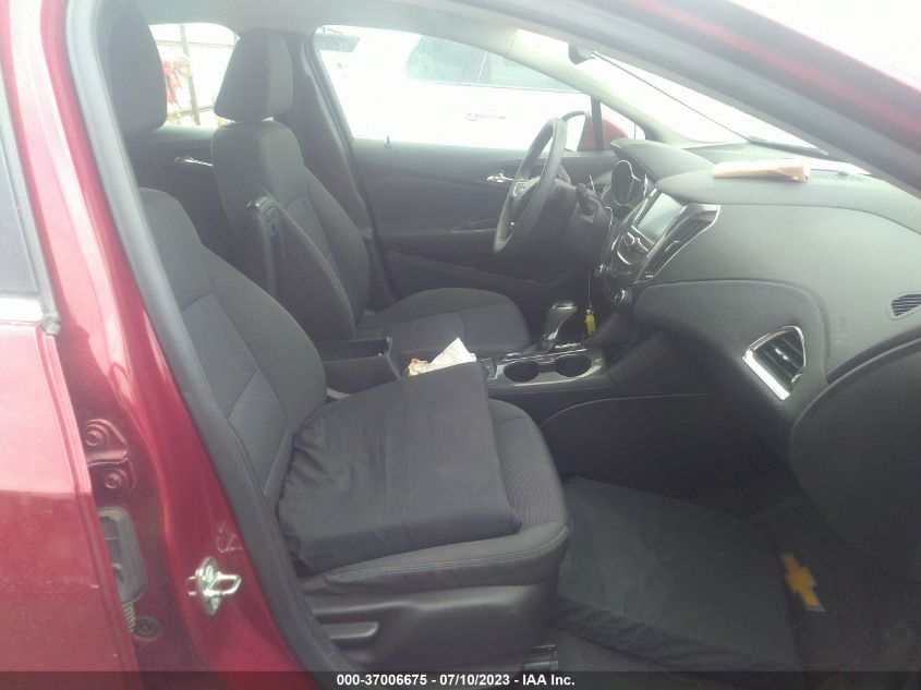 2018 CHEVROLET CRUZE LT - 1G1BE5SM0J7133611