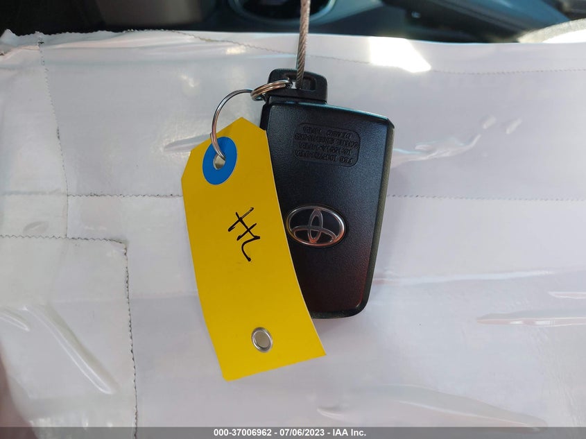 VIN 2T3RFREV3JW855416 2018 TOYOTA RAV4 XLE/ADVENTURE