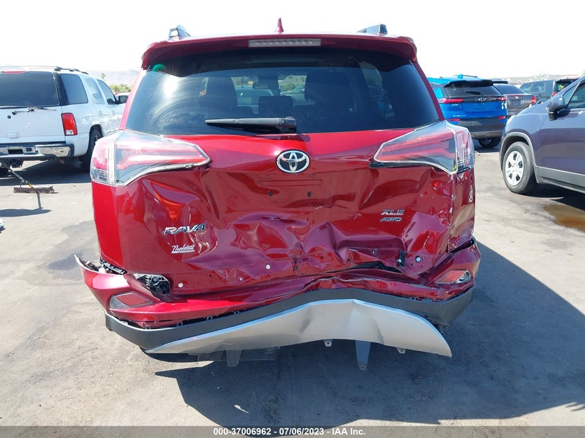 VIN 2T3RFREV3JW855416 2018 TOYOTA RAV4 XLE/ADVENTURE