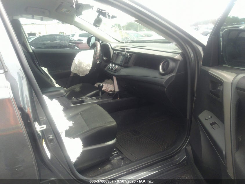 VIN 2T3ZFREV8JW478565 2018 TOYOTA RAV4 LE