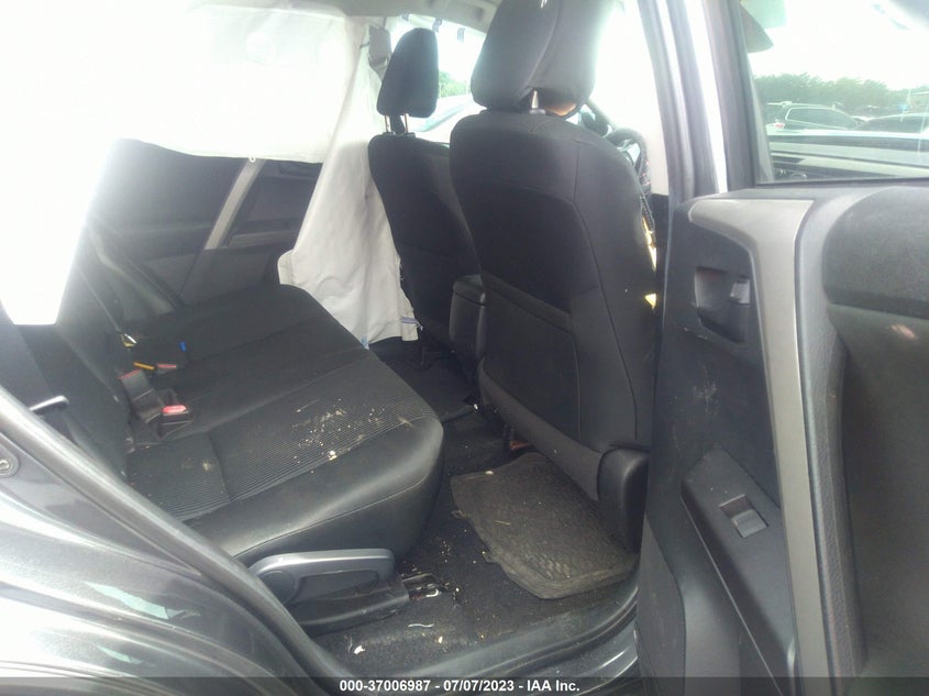 VIN 2T3ZFREV8JW478565 2018 TOYOTA RAV4 LE