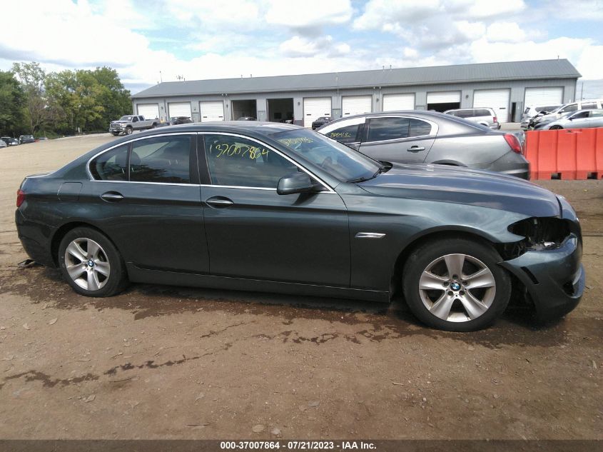 2013 BMW 5 SERIES 528I XDRIVE - WBAXH5C53DD110208
