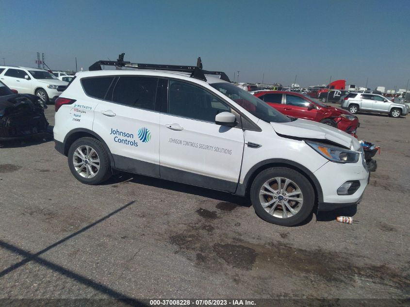 2019 FORD ESCAPE SE - 1FMCU0GD1KUB38437