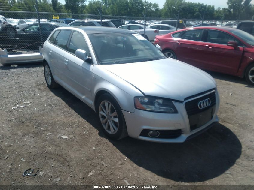 2013 AUDI A3 PREMIUM - WAUBEAFM4DA005751