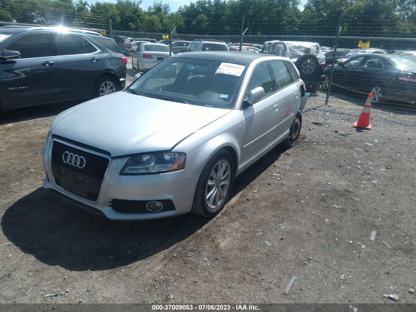 2013 AUDI A3 PREMIUM - WAUBEAFM4DA005751