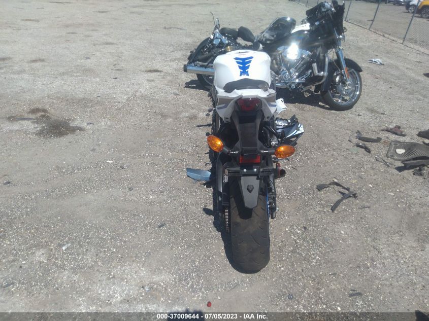 2023 SUZUKI GSX-R1000 JS1DM11B5P7100196
