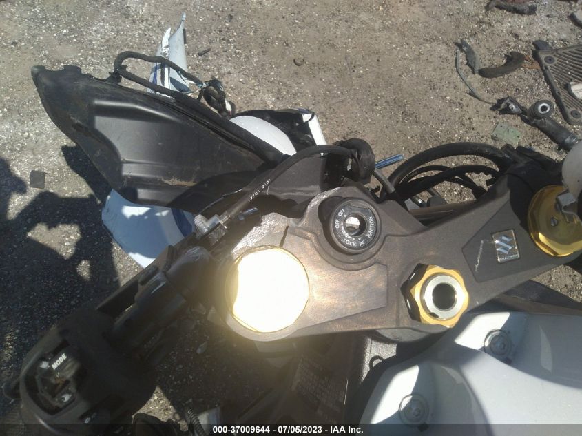 2023 SUZUKI GSX-R1000 JS1DM11B5P7100196