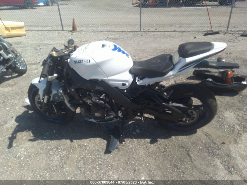 2023 SUZUKI GSX-R1000 JS1DM11B5P7100196