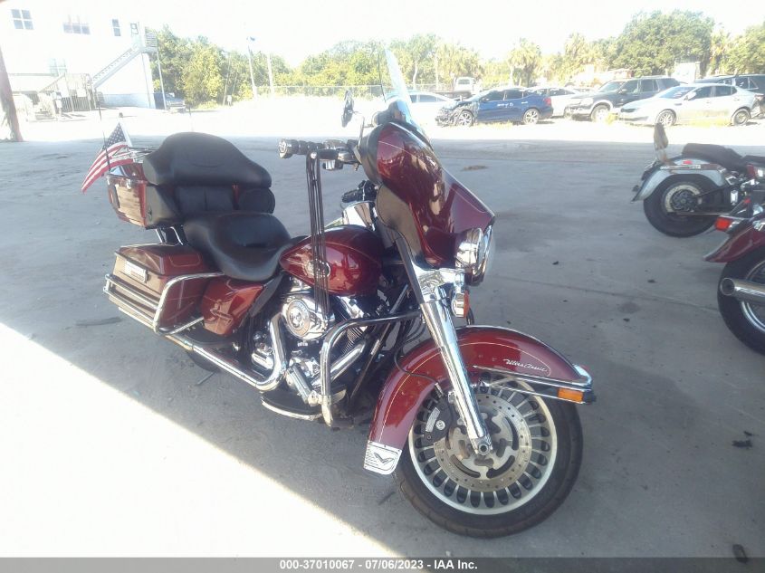 2010 HARLEY-DAVIDSON FLHTCU - 1HD1FC415AB647019