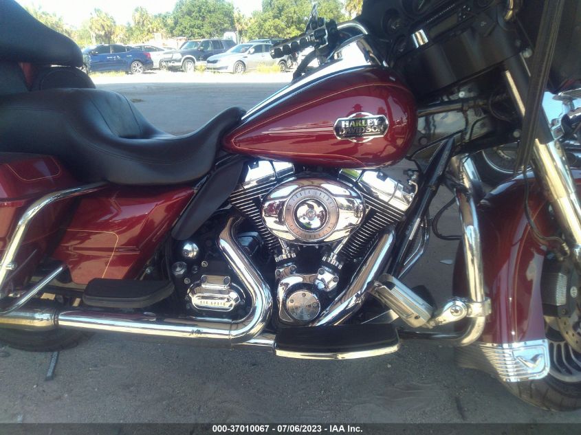 2010 HARLEY-DAVIDSON FLHTCU - 1HD1FC415AB647019