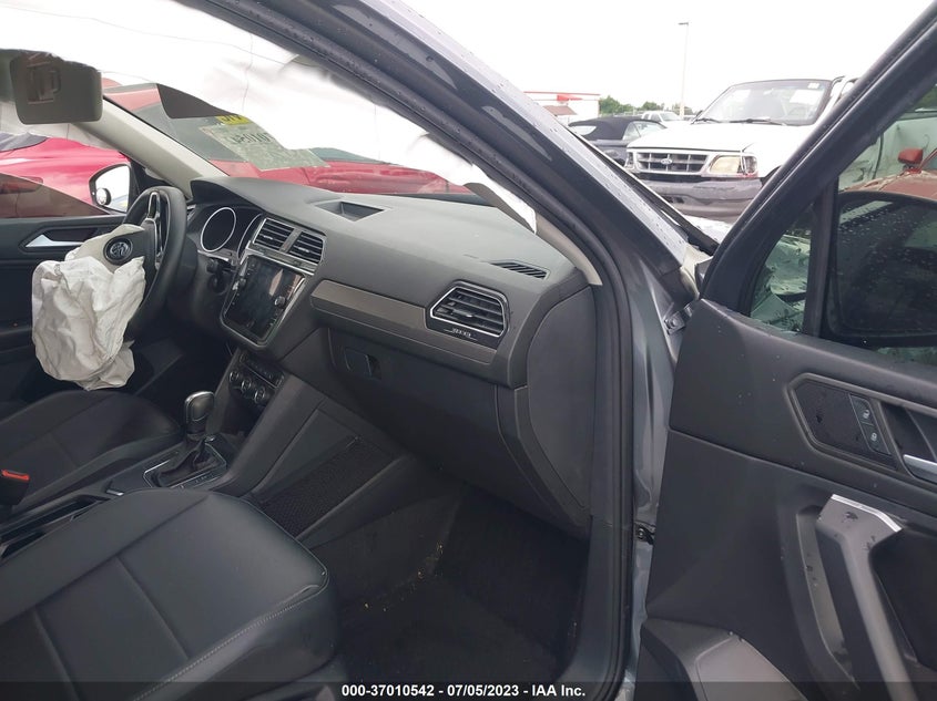 VIN 3VV3B7AX0LM037192 2020 VOLKSWAGEN TIGUAN SE/SEL/SE R-LINE BLACK