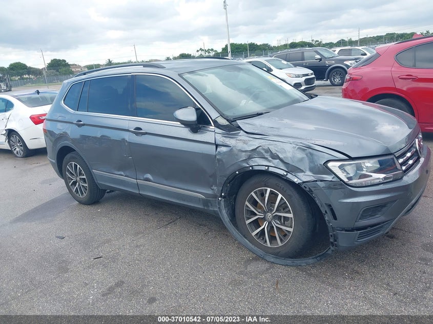 VIN 3VV3B7AX0LM037192 2020 VOLKSWAGEN TIGUAN SE/SEL/SE R-LINE BLACK