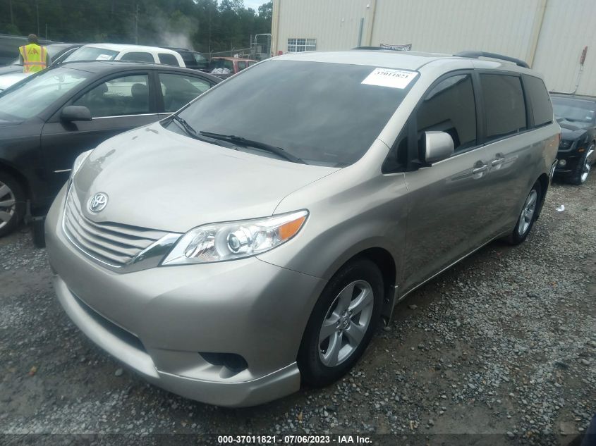 5TDKK3DCXFS660318 2015 TOYOTA SIENNA - Image 2