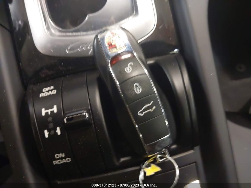 2017 PORSCHE CAYENNE - WP1AA2A24HKA82911