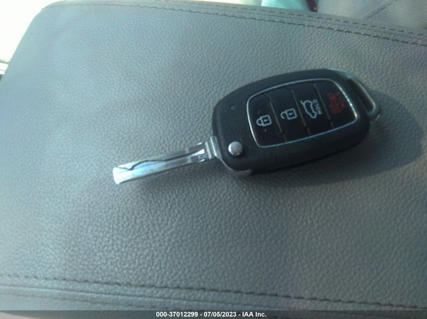 2017 HYUNDAI TUCSON SE - KM8J23A42HU566145