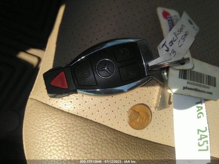 2013 MERCEDES-BENZ C-CLASS C 300 - WDDGF8ABXDR261574
