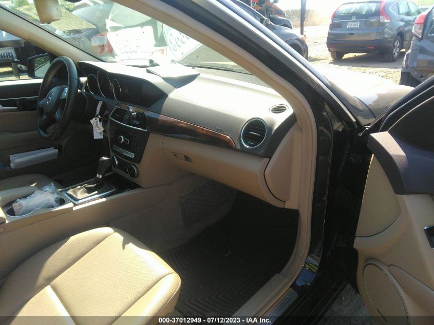 2013 MERCEDES-BENZ C-CLASS C 300 - WDDGF8ABXDR261574