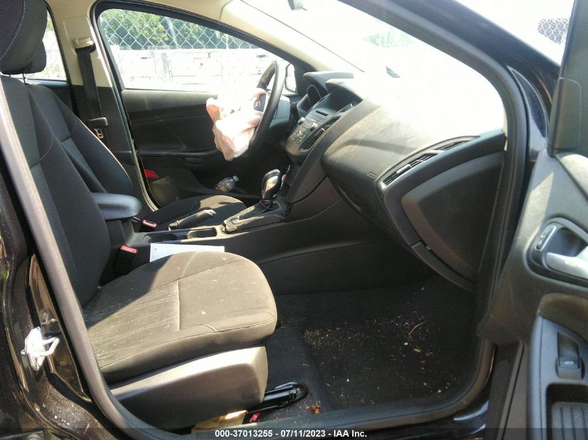 2015 FORD FOCUS SE - 1FADP3K25FL366370