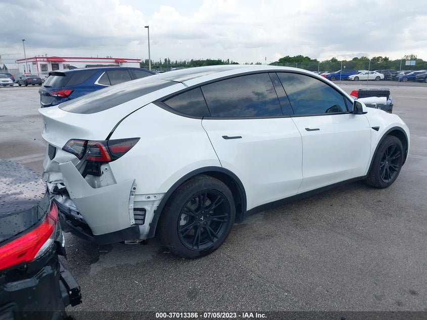 VIN 5YJYGDEE8MF260048 2021 TESLA MODEL Y LONG RANGE