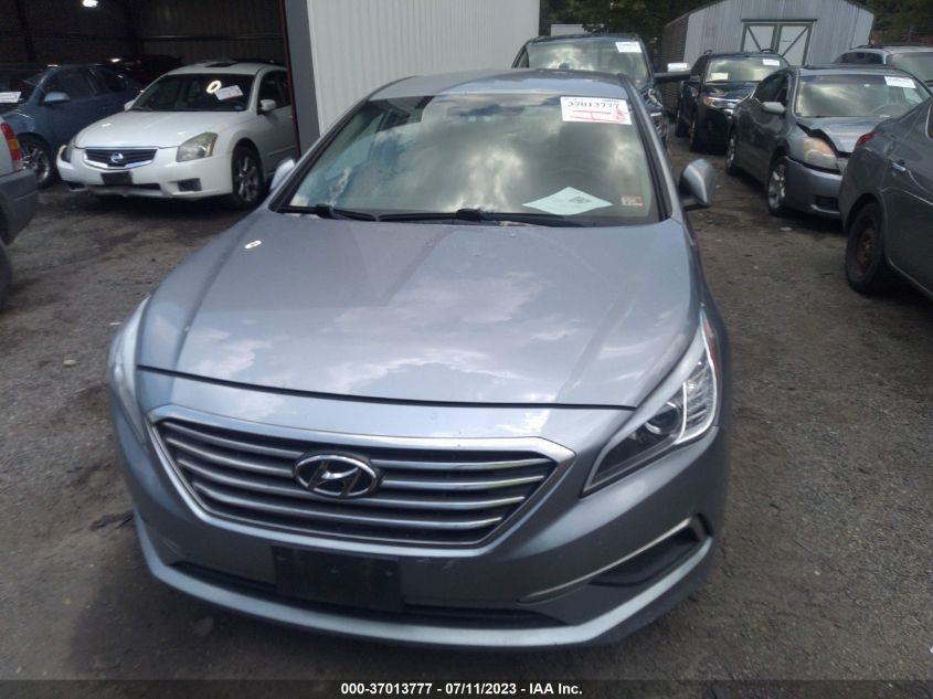 2016 HYUNDAI SONATA 2.4L SE - 5NPE24AF5GH363191