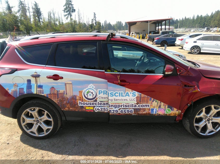 VIN 1FMCU0J98HUD12131 2017 FORD ESCAPE TITANIUM