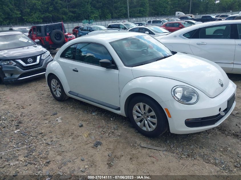 2015 VOLKSWAGEN BEETLE COUPE 1.8T FLEET EDITION - 3VWF17AT3FM640442