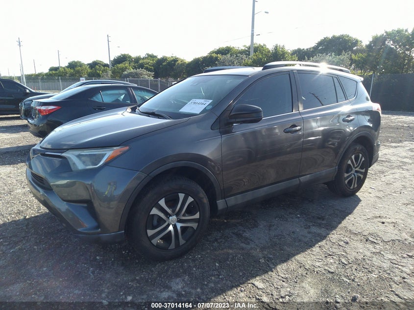 VIN 2T3ZFREV1JW473952 2018 TOYOTA RAV4 LE