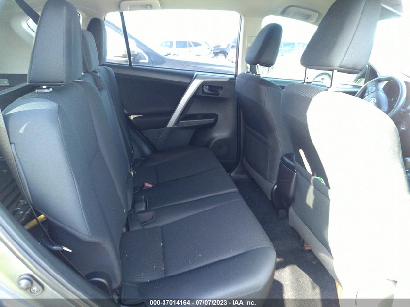 VIN 2T3ZFREV1JW473952 2018 TOYOTA RAV4 LE