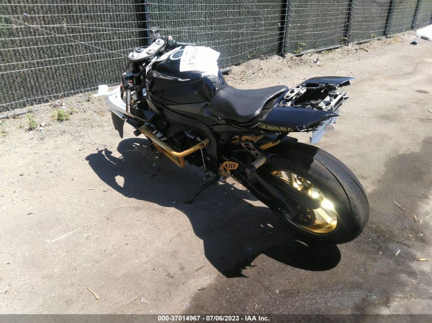 2009 SUZUKI GSX-R750 - JS1GR7LA292103451