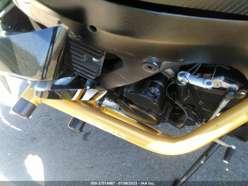 2009 SUZUKI GSX-R750 - JS1GR7LA292103451