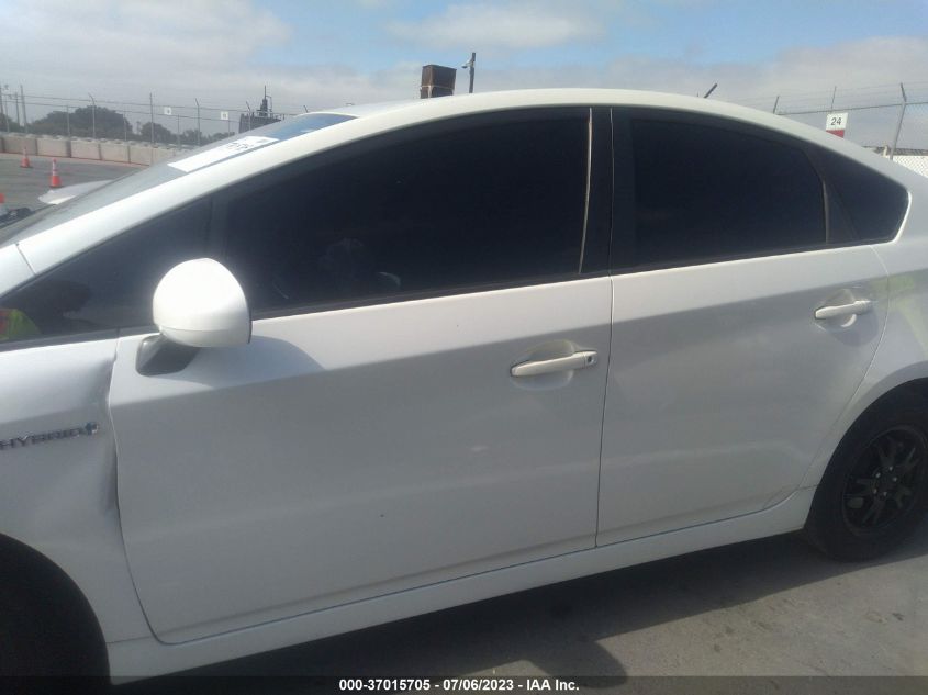 2015 TOYOTA PRIUS FOUR - JTDKN3DU6F0454240