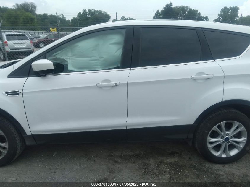 2017 FORD ESCAPE SE - 1FMCU9GD2HUE98605