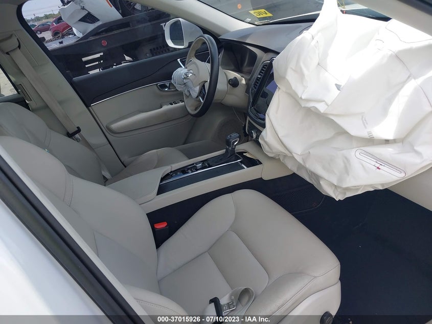 VIN YV4102CK8L1555271 2020 VOLVO XC90 MOMENTUM