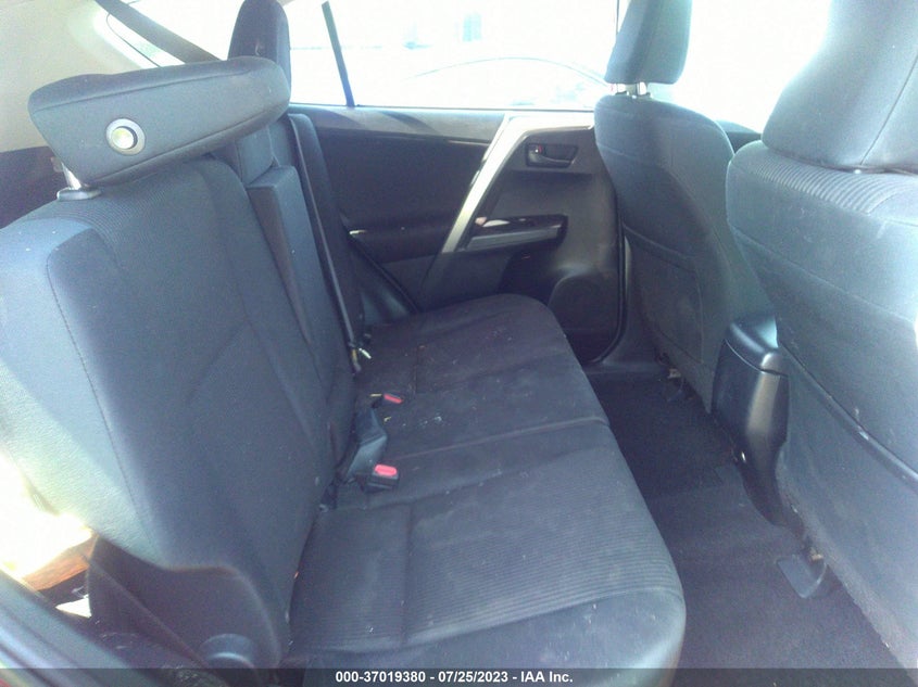 VIN JTMZFREVXJD112281 2018 TOYOTA RAV4 LE