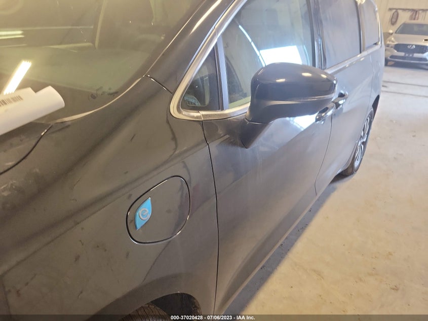 VIN 2C4RC1L70PR572697 2023 CHRYSLER PACIFICA